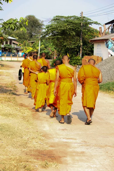 El mérito de los monjes — Foto de Stock