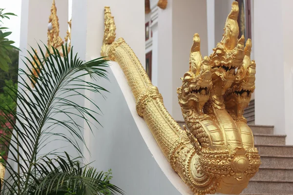 Statua Naga nel tempio — Foto Stock