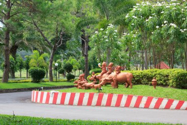 çocuklar binmek buffalos bebek