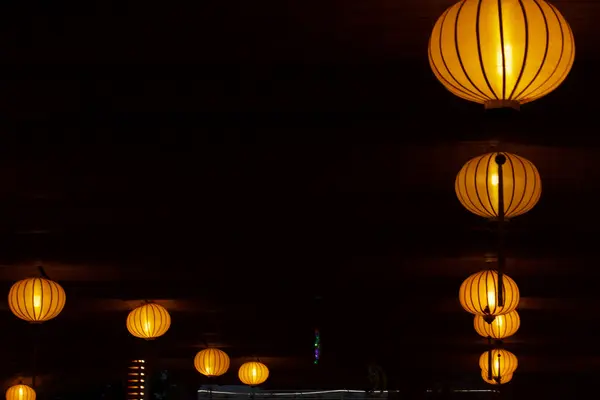 Lâmpadas à noite — Fotografia de Stock