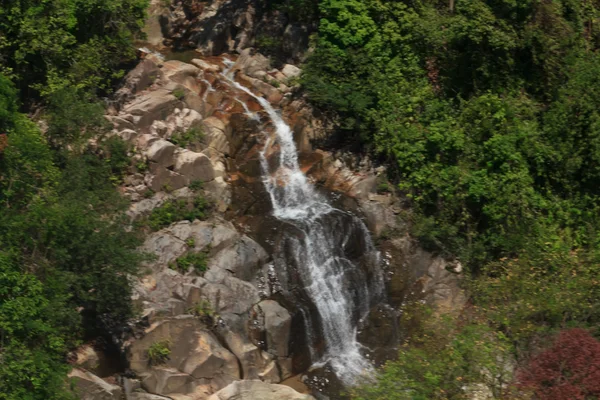 Высокий угол водопада — стоковое фото