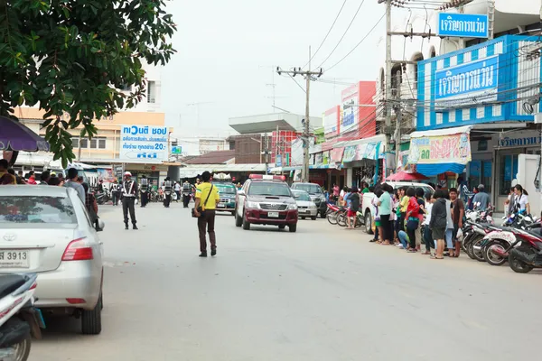 MAHASARAKHAM, THAÏLANDES - 26 JUIN : Défilés d'organisation de tournois sportifs le 26 juin à Mahasarakham, Thaïlande — Photo