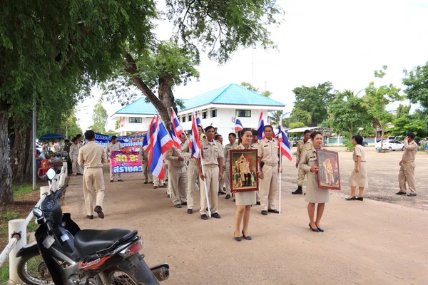 MAHASARAKHAM, THAÏLANDES - 8 AOÛT : Le chef de village et chef de village a lancé une campagne dans le district le 8 août, à Mahasarakham, en Thaïlande — Photo