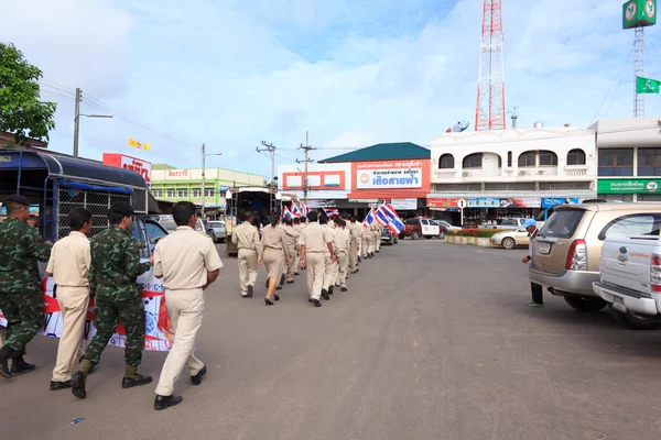 MAHASARAKHAM, TAILANDS - 8 DE AGOSTO: El jefe y líder del pueblo realizó una campaña en el distrito el 8 de agosto en Mahasarakham, Tailandia —  Fotos de Stock