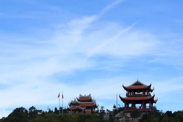 Bella pagoda con cielo blu — Foto Stock