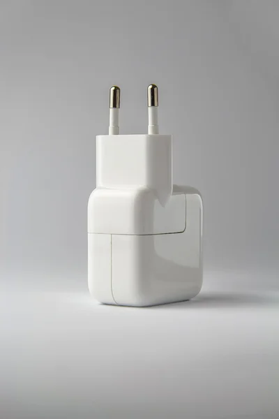 Apple зарядний пристрій — стокове фото
