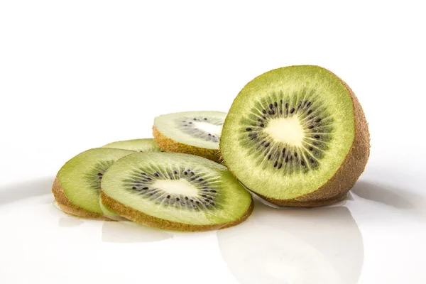 Kiwi en el plato —  Fotos de Stock