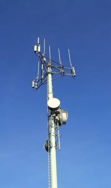 Telekomünikasyon anten — Stok fotoğraf