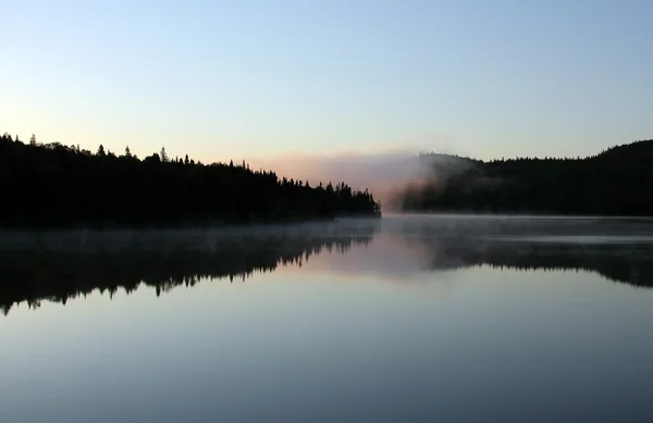 Lago tranquilo — Foto de Stock