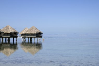 su üzerinde bungalov