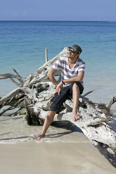 Guy on the beach — Stock Photo, Image