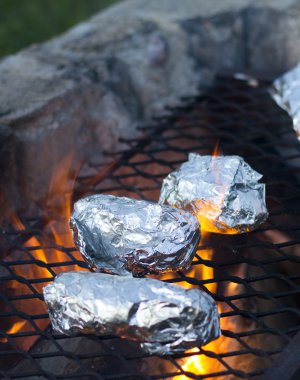 Dışarıda Barbekü yemek