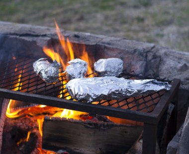 Dışarıda Barbekü yemek