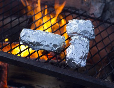 Dışarıda Barbekü yemek