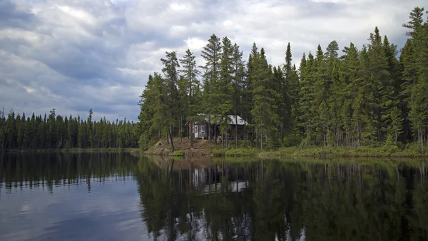 Cabane dans la nature — Photo