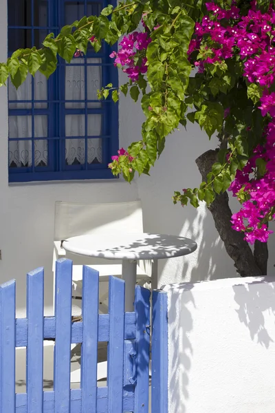 Farbenfrohe Gartenterrasse — Stockfoto