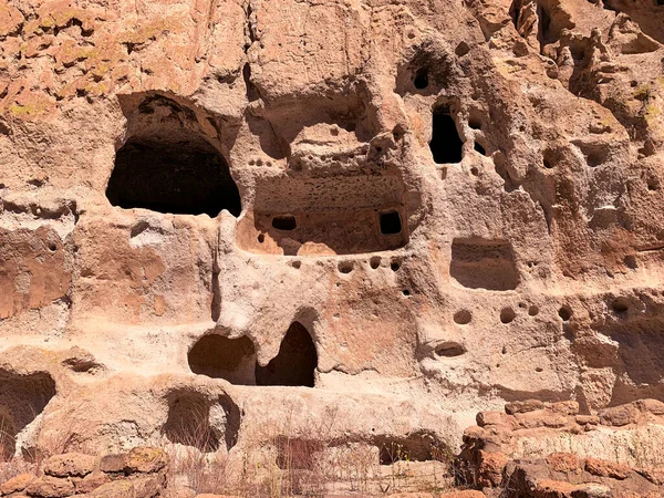 Pueblo Eine Indianische Behausung Den Hängen Des Felsberges Bandelier National — Stockfoto