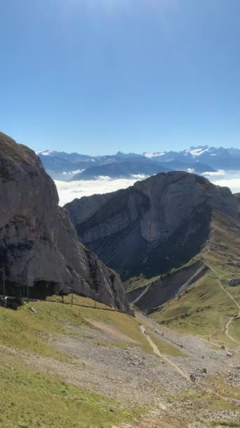 Vista Sobre Monte Pliatus Lucerna Suíça Dia Ensolarado Panning Tiro — Vídeo de Stock