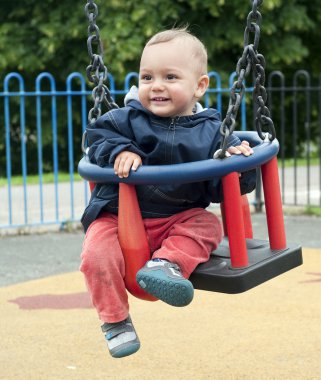 Salıncaktaki çocuk