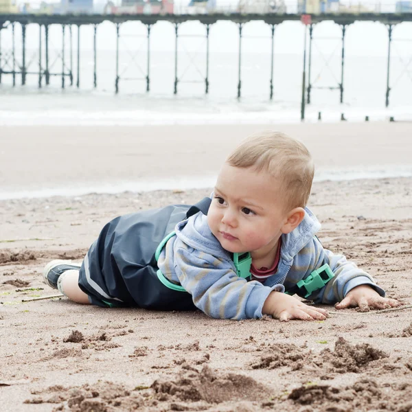 Dziecko na plaży — Zdjęcie stockowe