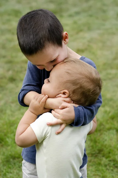 Spelende kinderen — Stockfoto