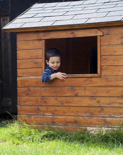 Niño en la ventana de la casa de juegos —  Fotos de Stock