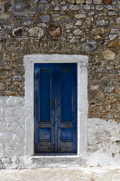 Wooden door in Greece — Stock Photo, Image