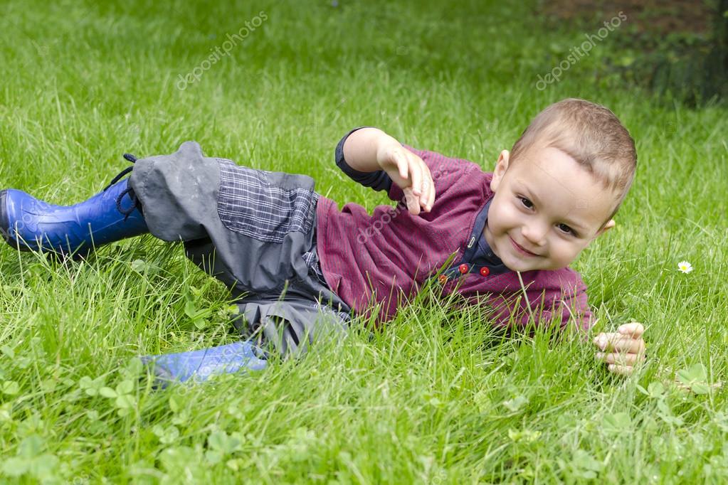 Happy child playing in grass — Stock Photo © pavsie 40946749