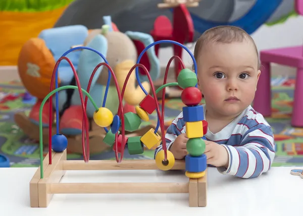 Bambino che gioca — Foto Stock