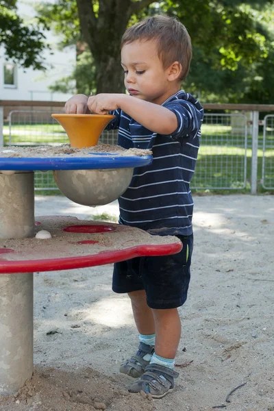 Criança no parque infantil — Fotografia de Stock
