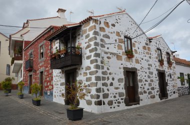 küçük bir köy evinde