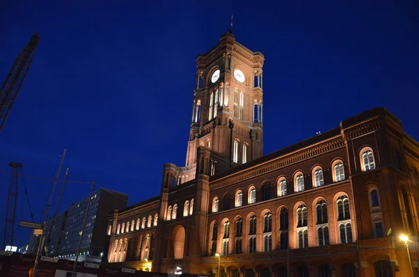 Berliner rathaus (rotes rathaus) Nachtaufnahme, deutschland ii lizenzfreie Stockfotos