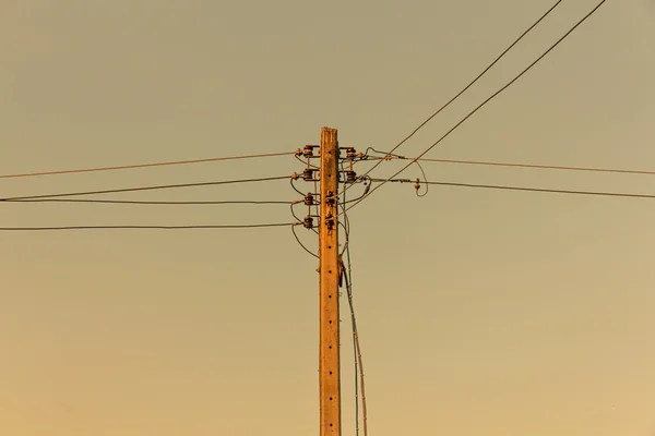 Energie a technologie, elektrické post s linie vedení. — Stock fotografie