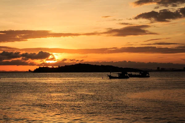 Pequeños barcos Marina al atardecer en el este, Tailandia . —  Fotos de Stock