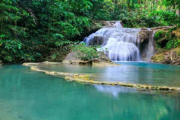 Cachoeira de Erawan, Kanchanaburi, Tailândia. — Fotografia de Stock