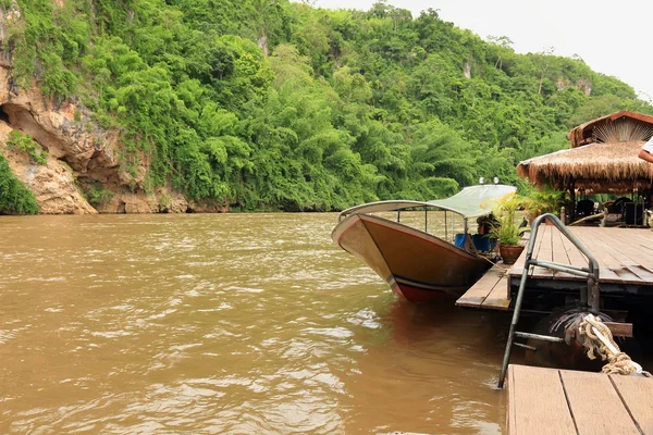 Thai Style Long Tail Boat at Pier. — Stock Photo, Image