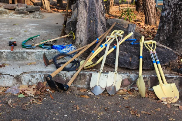 Trädgårdsskötsel och landskapsplanering verktyg för gården och asfaltläggare Hardscape Wo — Stockfoto