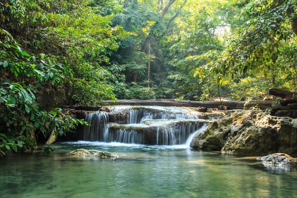 Cascade d'Erawan, Kanchanaburi, Thaïlande. — Photo