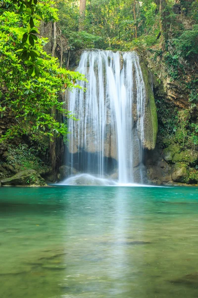 Cachoeira de Erawan, Kanchanaburi, Tailândia. — Fotografia de Stock