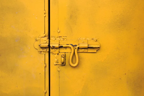 Chiusura gialla della porta . — Foto Stock