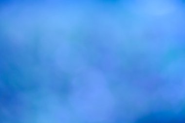 Güneşli soyut mavi doğa arka plan, seçici odak.