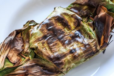 Köri ezmeli haşlanmış balık..