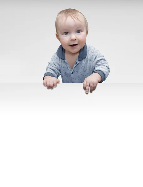 Baby och styrelsen — Stockfoto