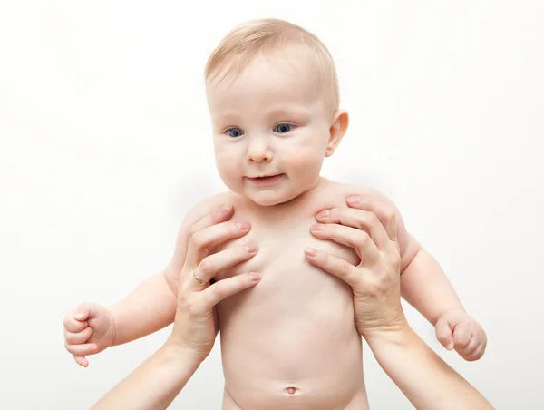 Baby i händer — Stockfoto