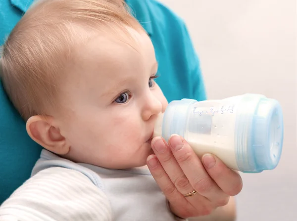 Drinking boy — Stock Photo, Image