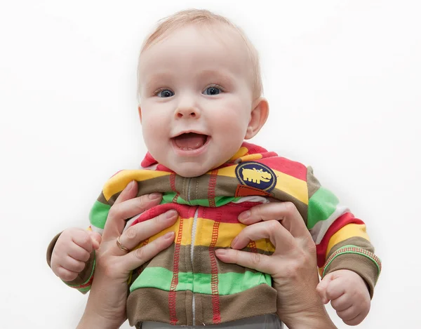 Garçon souriant dans les mains — Photo