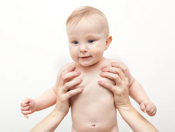 Baby i händerna — Stockfoto