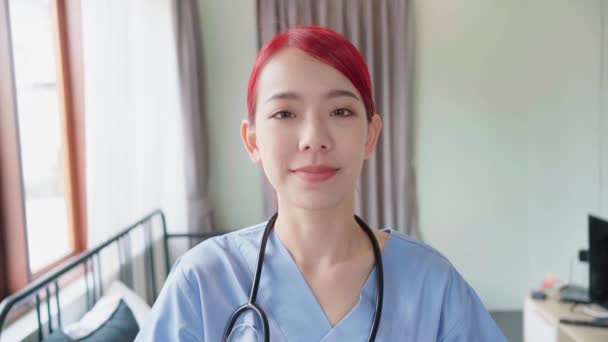 Close Portrait Video Asian Woman Nurse Wearing Medical Scrubs Stethoscope — Vídeo de stock