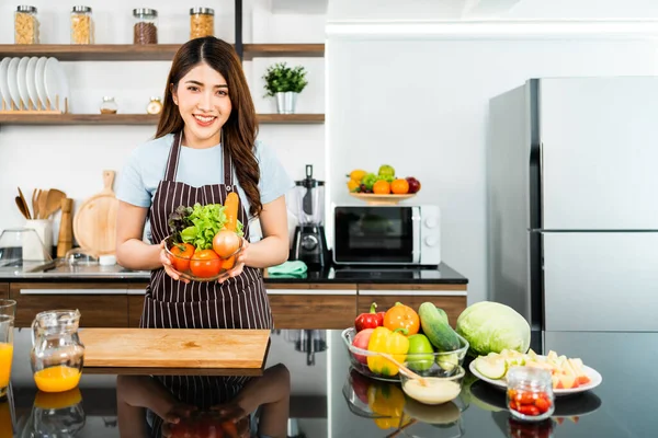 Asian Woman Wearing Apron Preparing Healthy Salad Fresh Vegetables Carrot — Photo