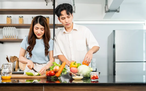 Happy Couple Prepares Cooks Healthy Salad Vegetables Cutting Board Together — стоковое фото